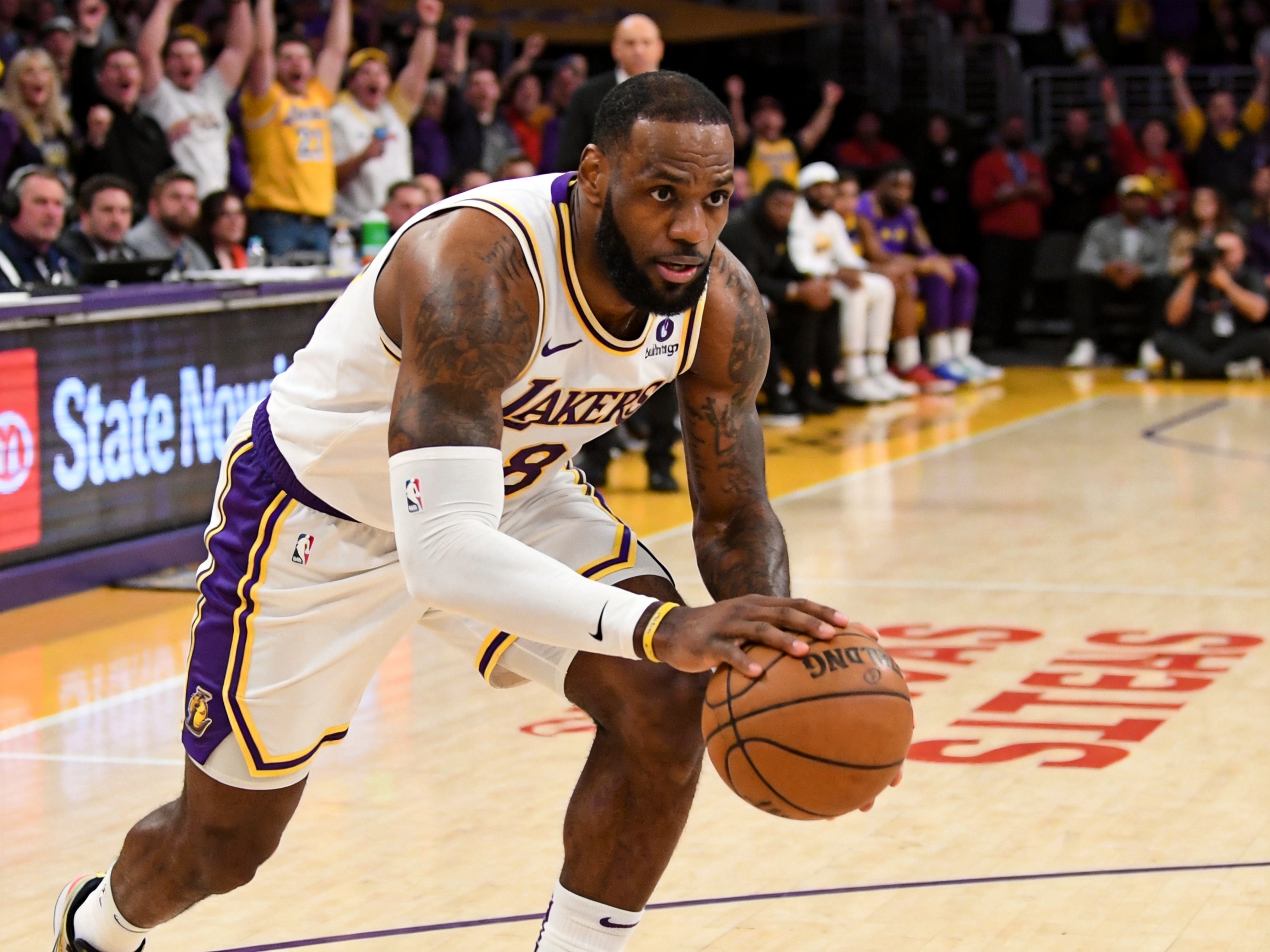 NBA季后赛 湖人勇士对决